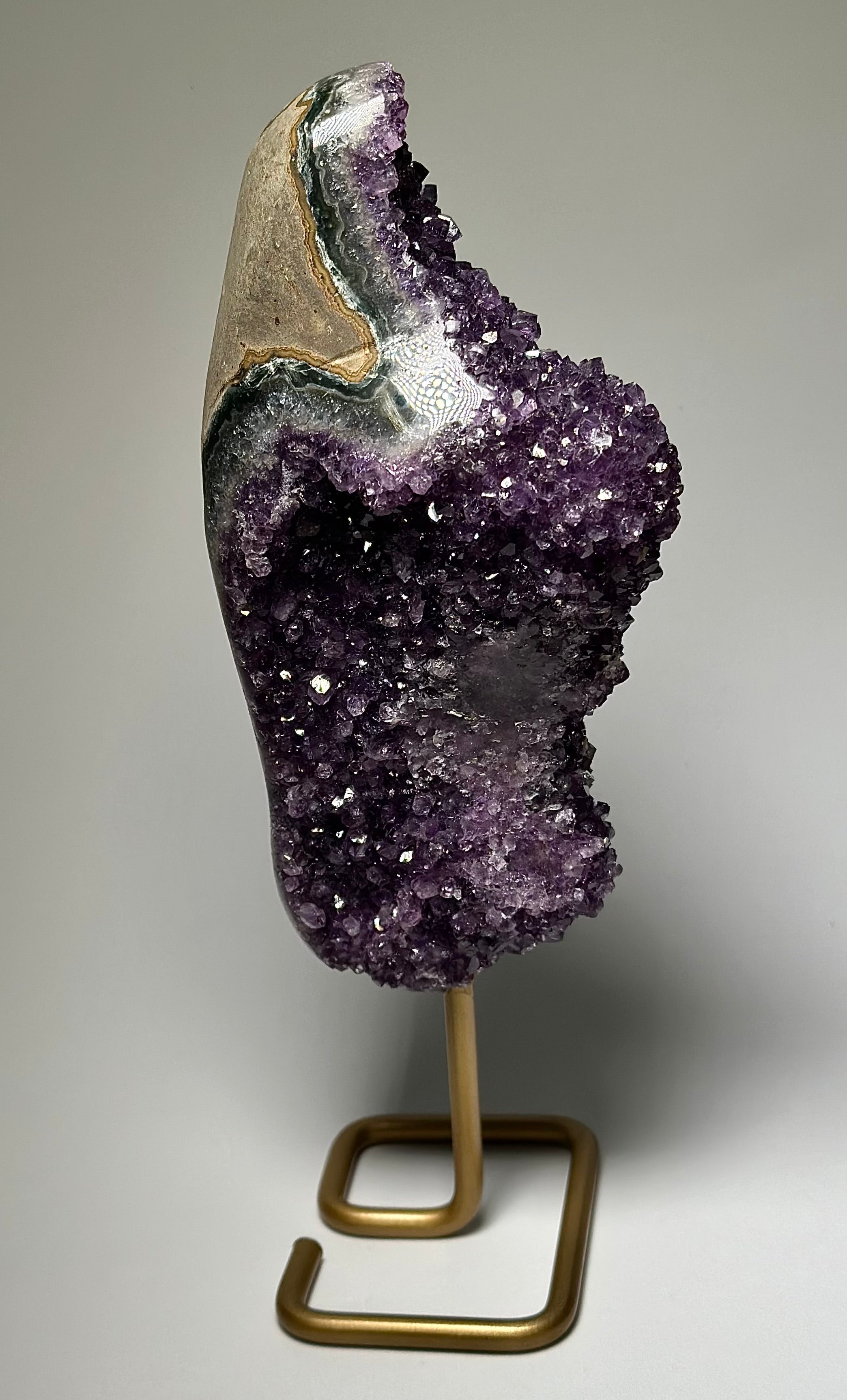 Ametistas ant stovo 350g.