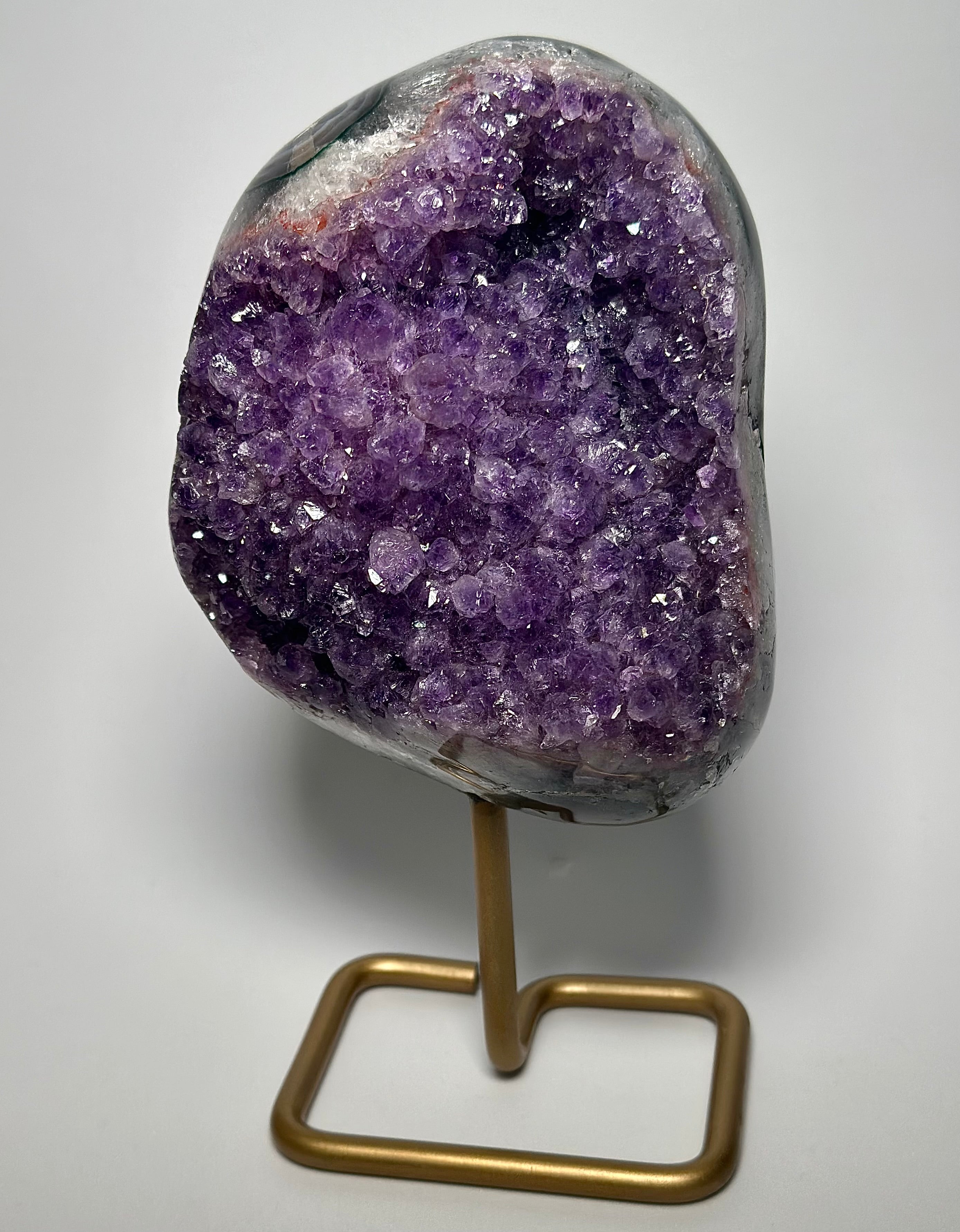 Ametistas ant stovo 800g.