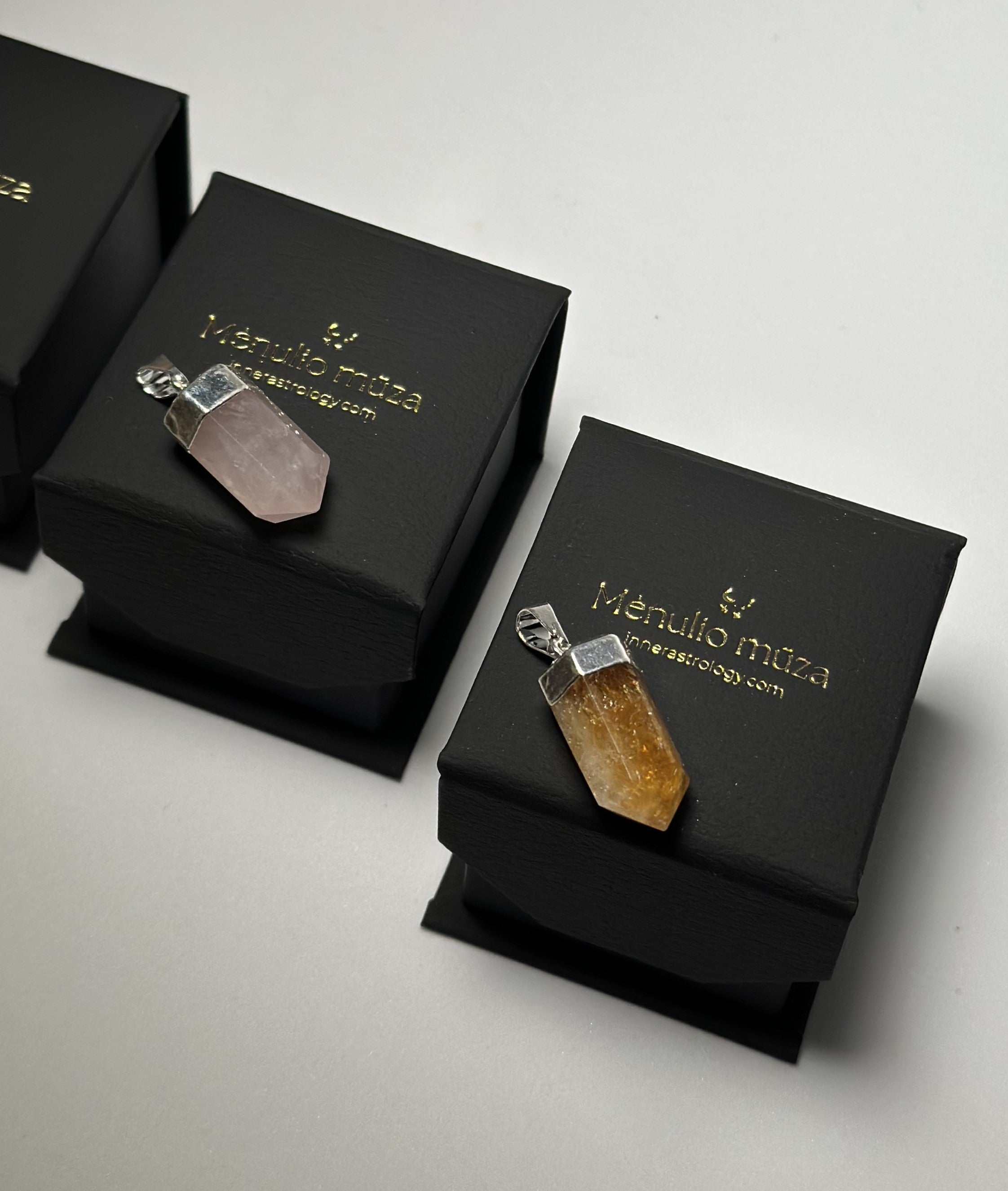 Kristalų švytuoklės pakabukas – rožinis kvarcas, citrinas (silver)