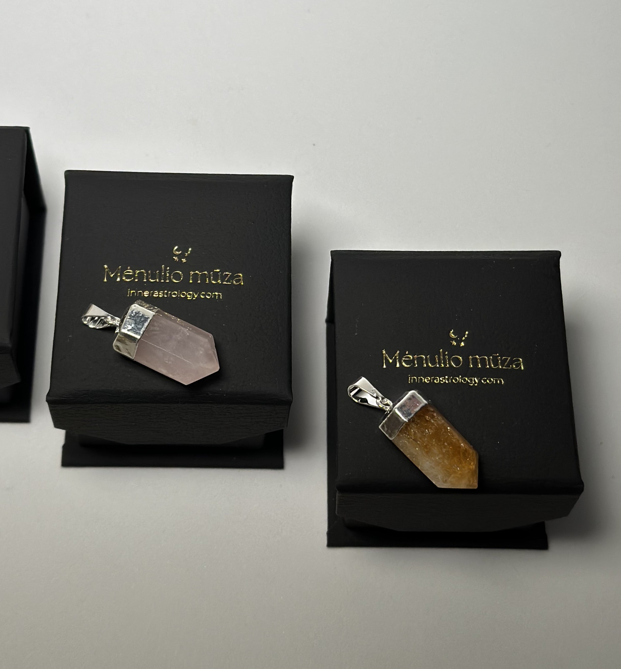 Kristalų švytuoklės pakabukas – rožinis kvarcas, citrinas (silver)