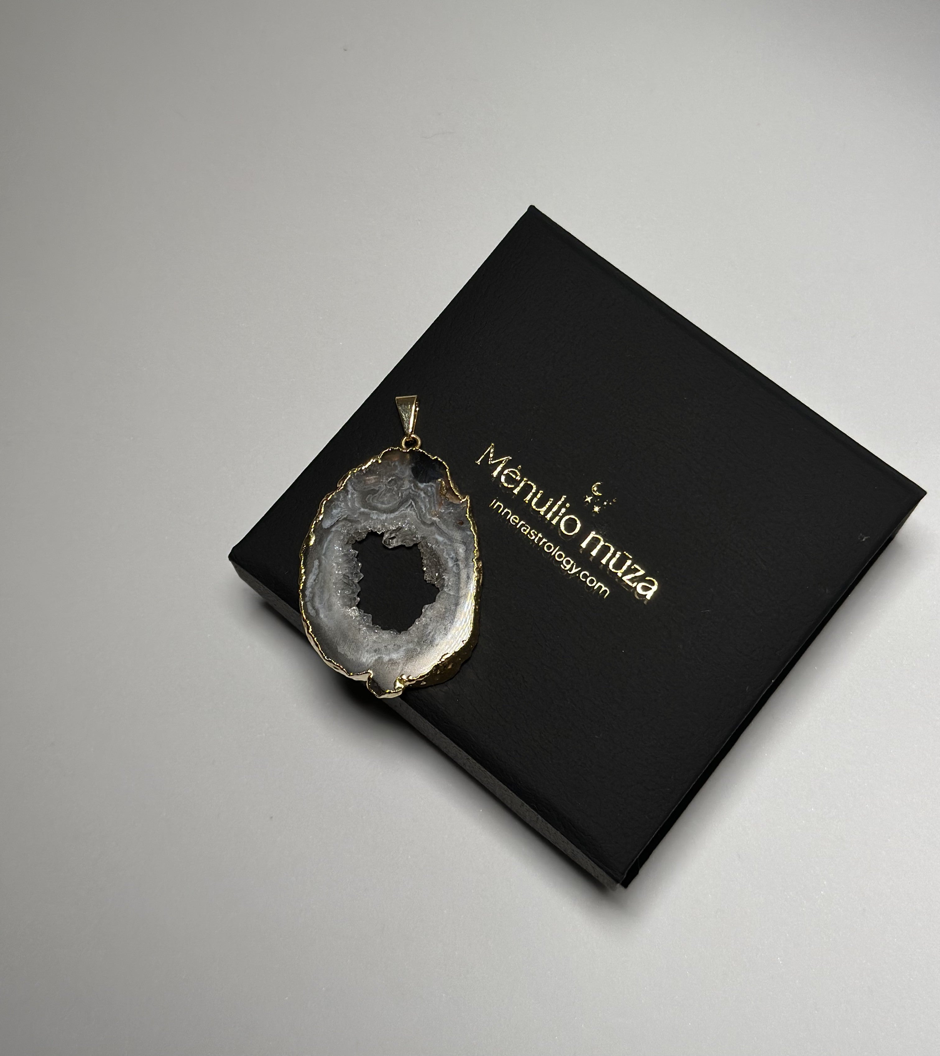 Agato geodo pakabukas „Žemės širdis“